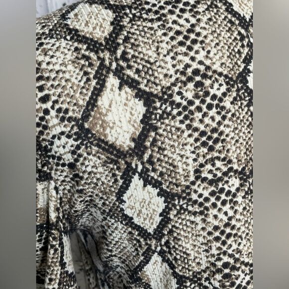Free Kisses Snakeskin Print Top Mock Turtleneck Puffed Sleeve M - Picture 4 of 6